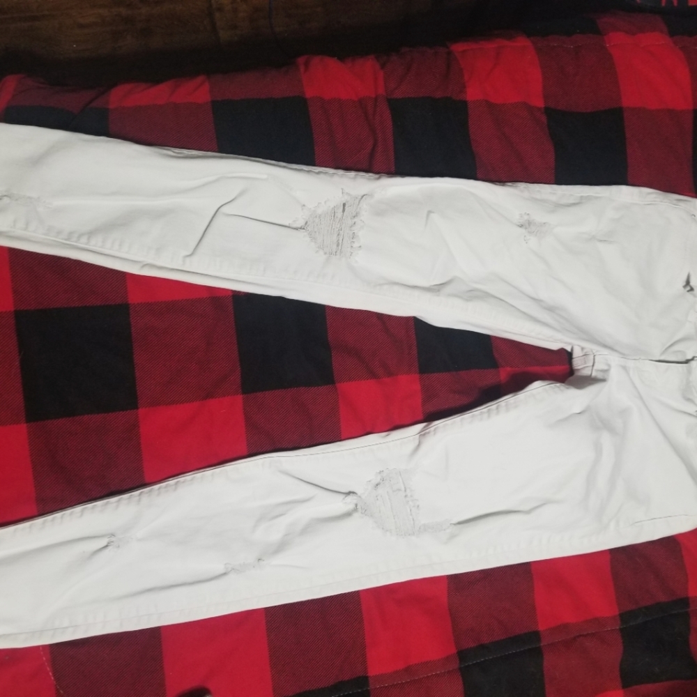 White skinny jeans